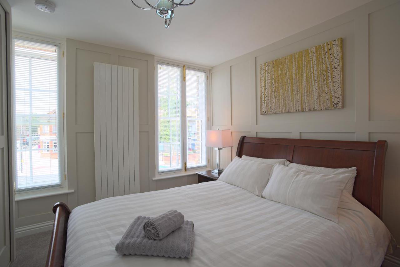 Harper Luxe Serviced Apartments Дънстейбъл Екстериор снимка