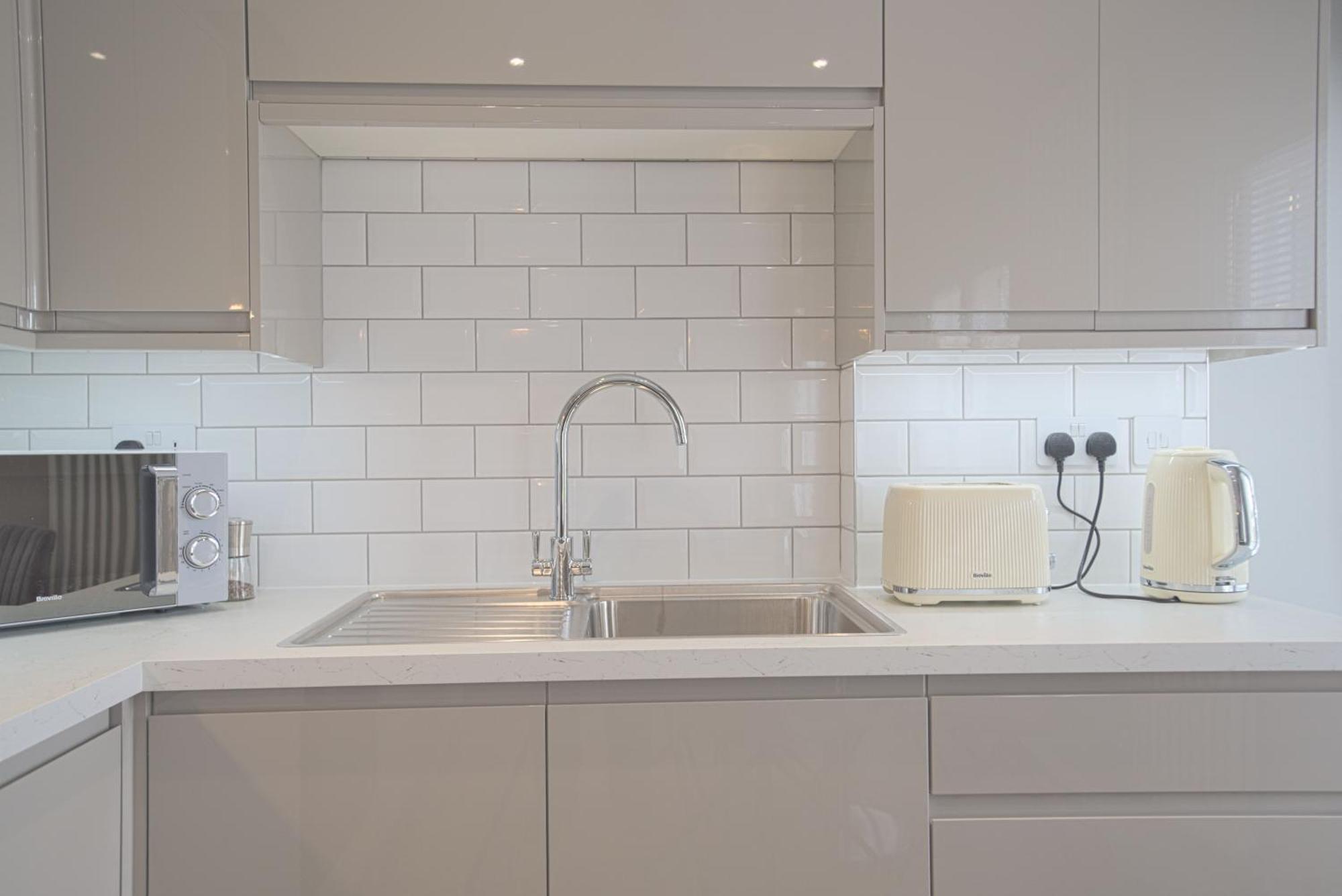 Harper Luxe Serviced Apartments Дънстейбъл Екстериор снимка