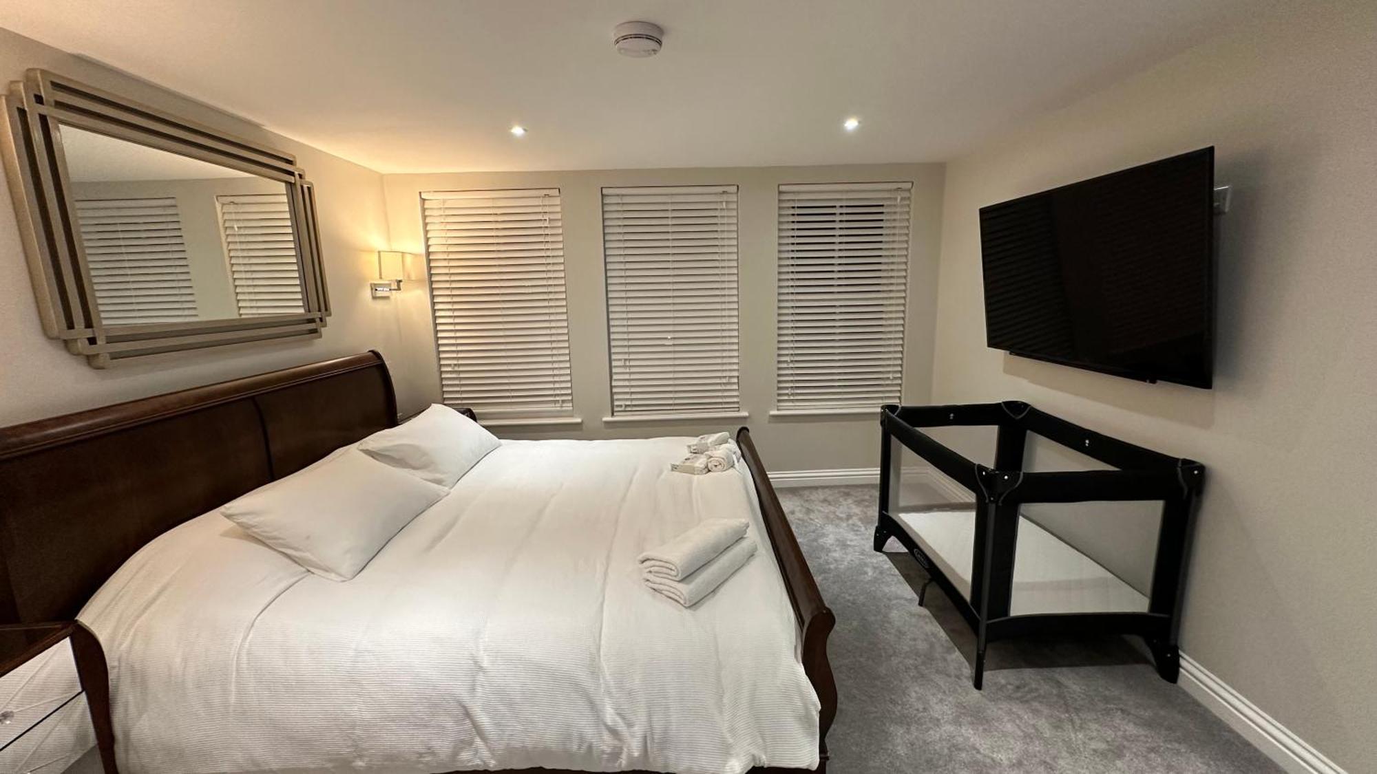 Harper Luxe Serviced Apartments Дънстейбъл Екстериор снимка
