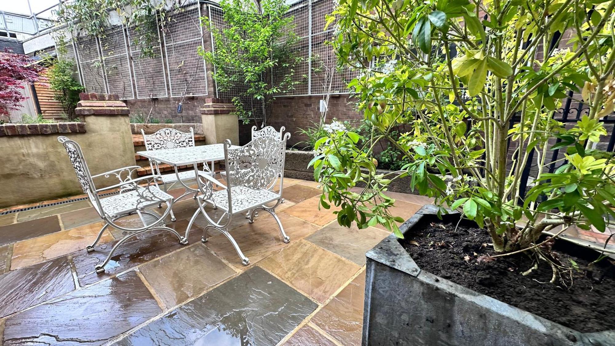 Harper Luxe Serviced Apartments Дънстейбъл Екстериор снимка