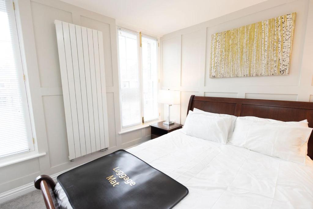 Harper Luxe Serviced Apartments Дънстейбъл Екстериор снимка