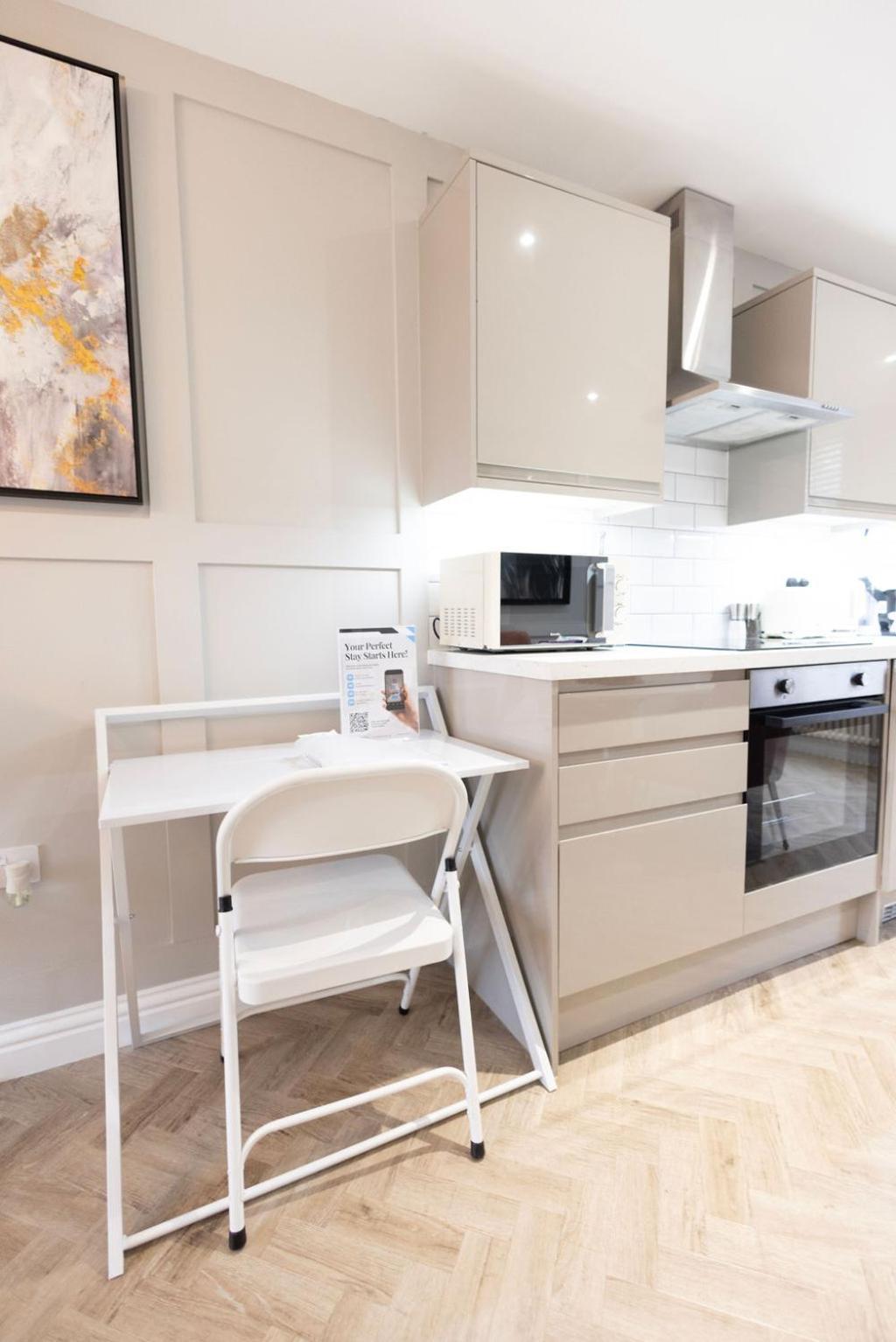 Harper Luxe Serviced Apartments Дънстейбъл Екстериор снимка