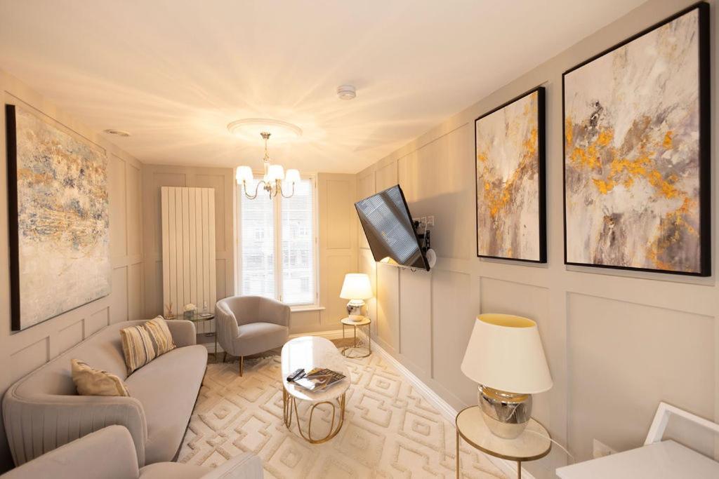 Harper Luxe Serviced Apartments Дънстейбъл Екстериор снимка
