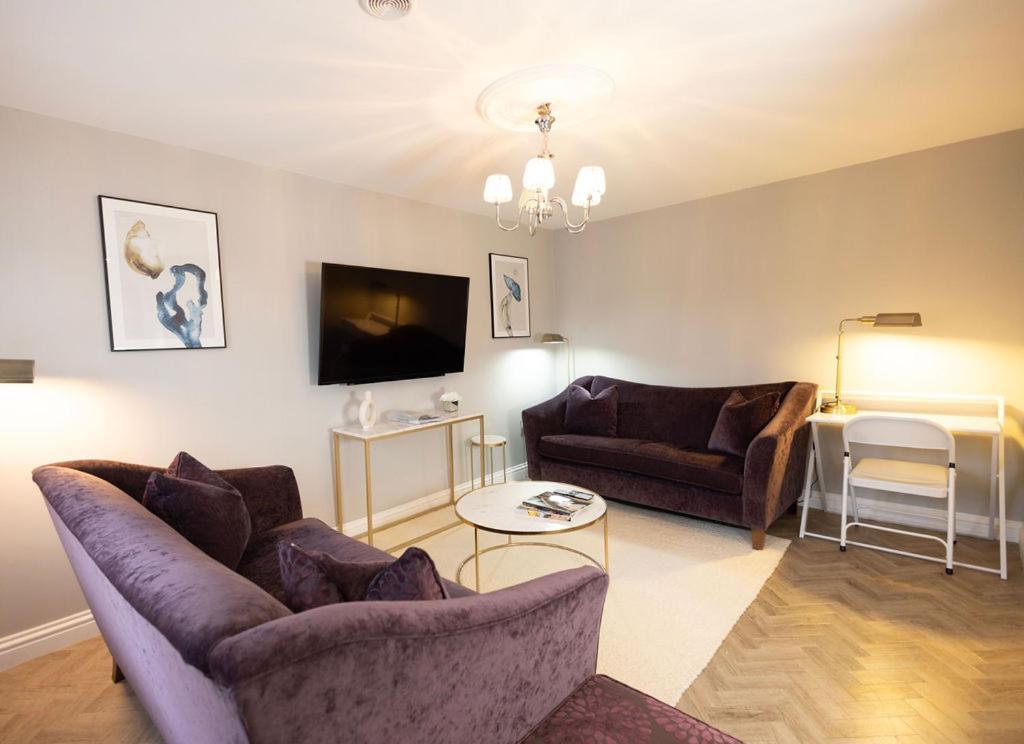 Harper Luxe Serviced Apartments Дънстейбъл Екстериор снимка