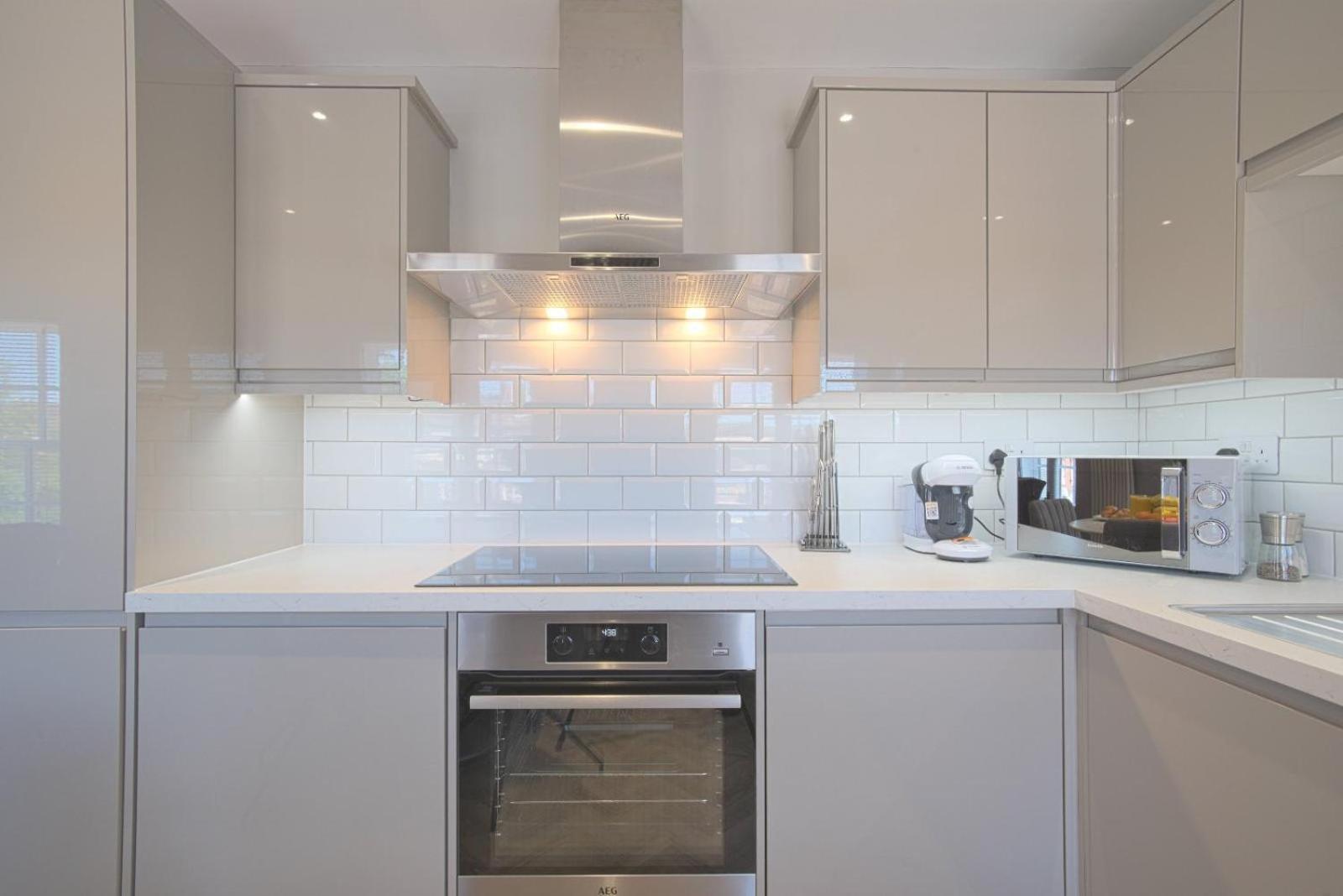 Harper Luxe Serviced Apartments Дънстейбъл Екстериор снимка