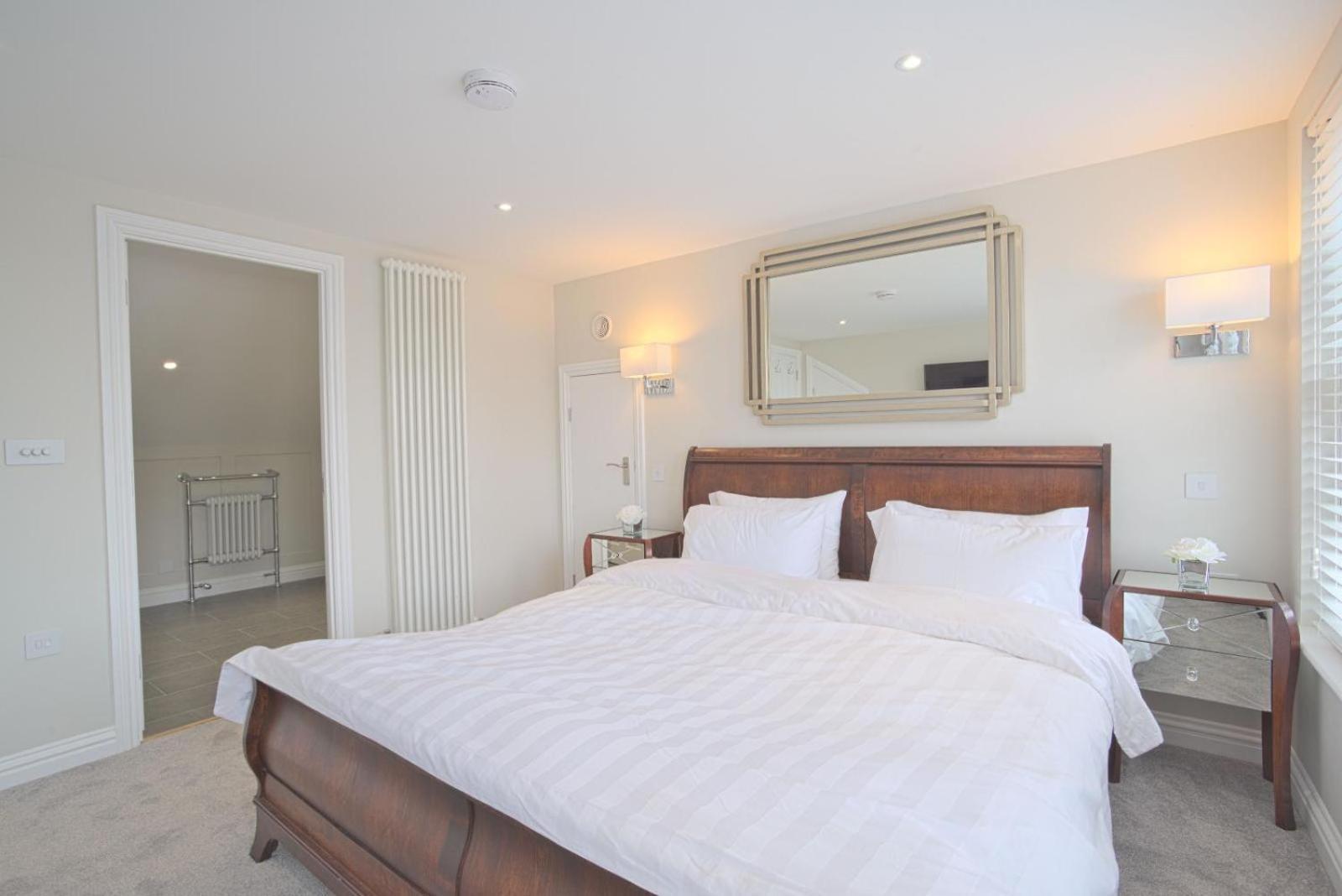 Harper Luxe Serviced Apartments Дънстейбъл Екстериор снимка
